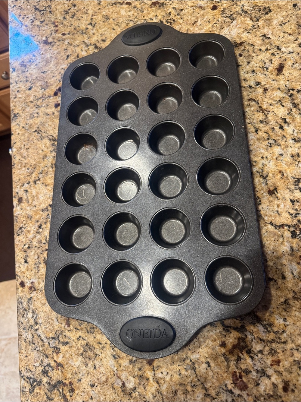 Oneida muffin pan